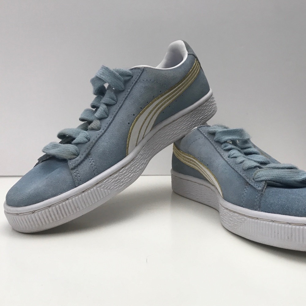 Puma size 6 Leather Sneakers